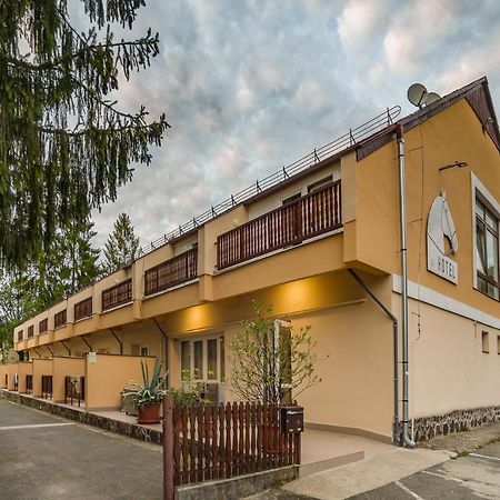 Lipicai Hotel Es Etterem Szilvásvárad المظهر الخارجي الصورة