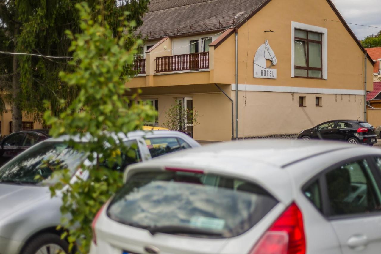 Lipicai Hotel Es Etterem Szilvásvárad المظهر الخارجي الصورة