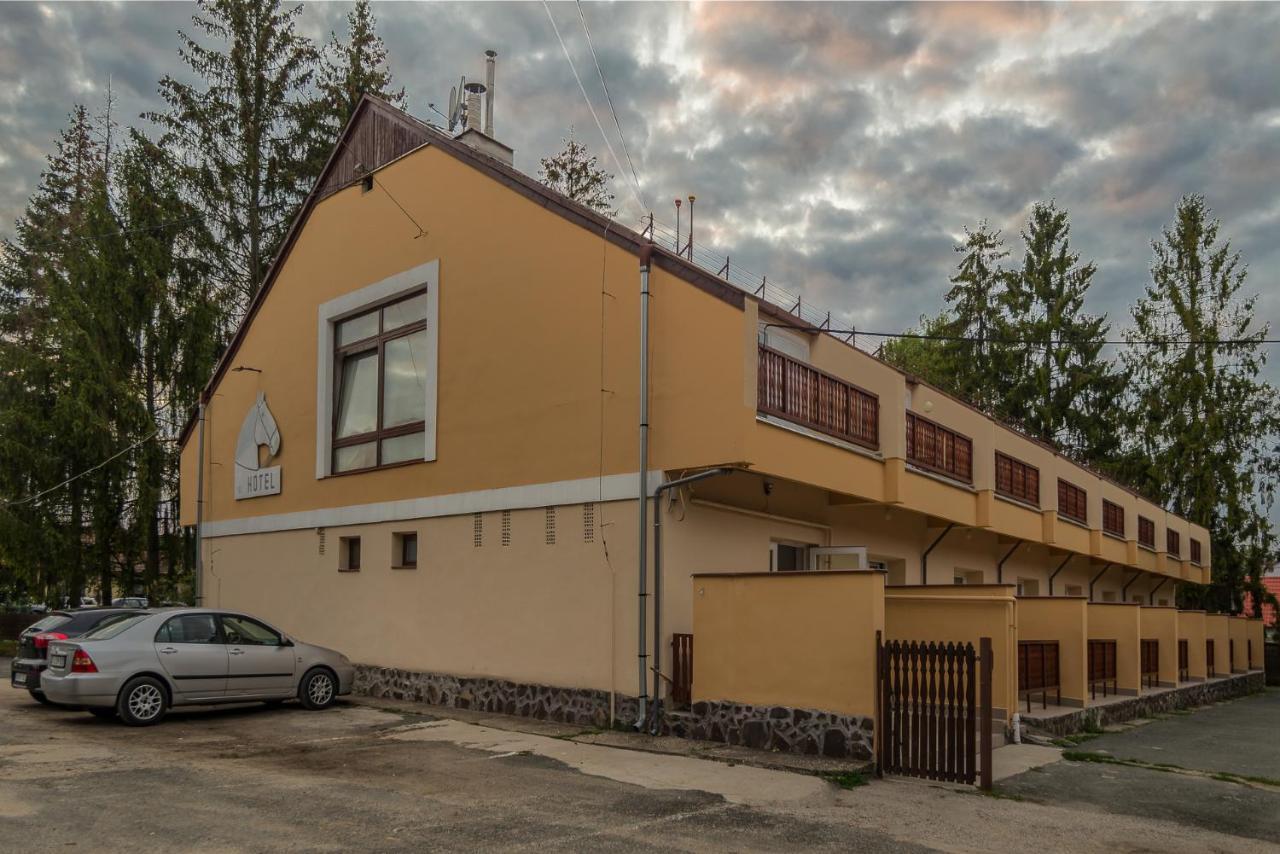 Lipicai Hotel Es Etterem Szilvásvárad المظهر الخارجي الصورة