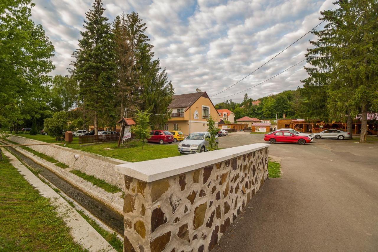 Lipicai Hotel Es Etterem Szilvásvárad المظهر الخارجي الصورة